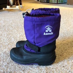 Girls Kamik snow boots size 4.